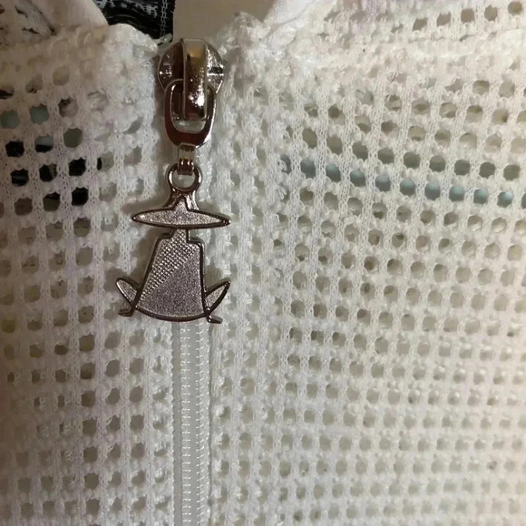 Beach by Jordan Taylor white zippered and hooded beach cover up with pockets. - Picture 4 of 8